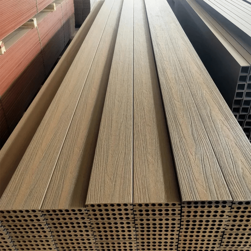Ecoxplank‘s 3D embossed wood grain deck