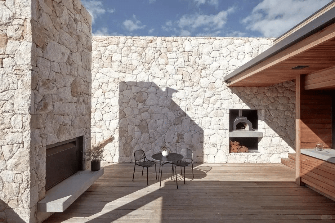 External stone cladding