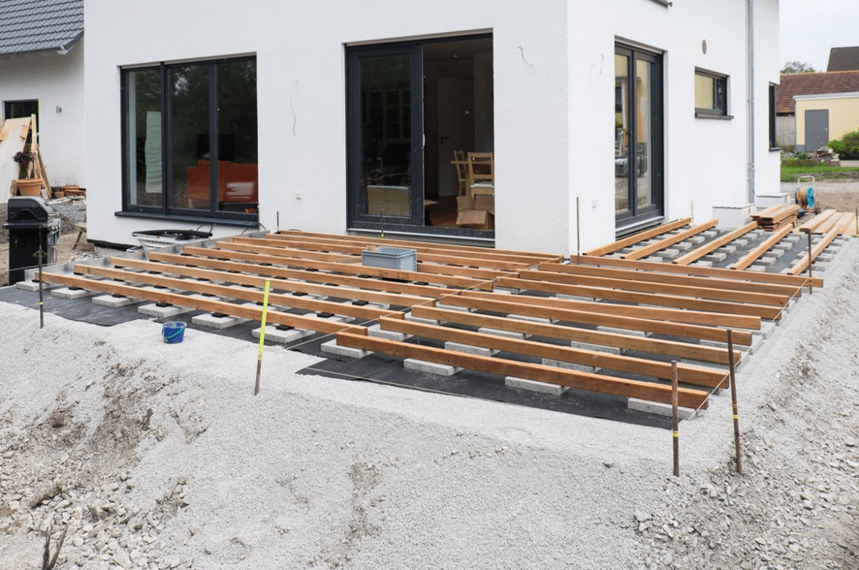 How to Lay Composite Deck Joist？