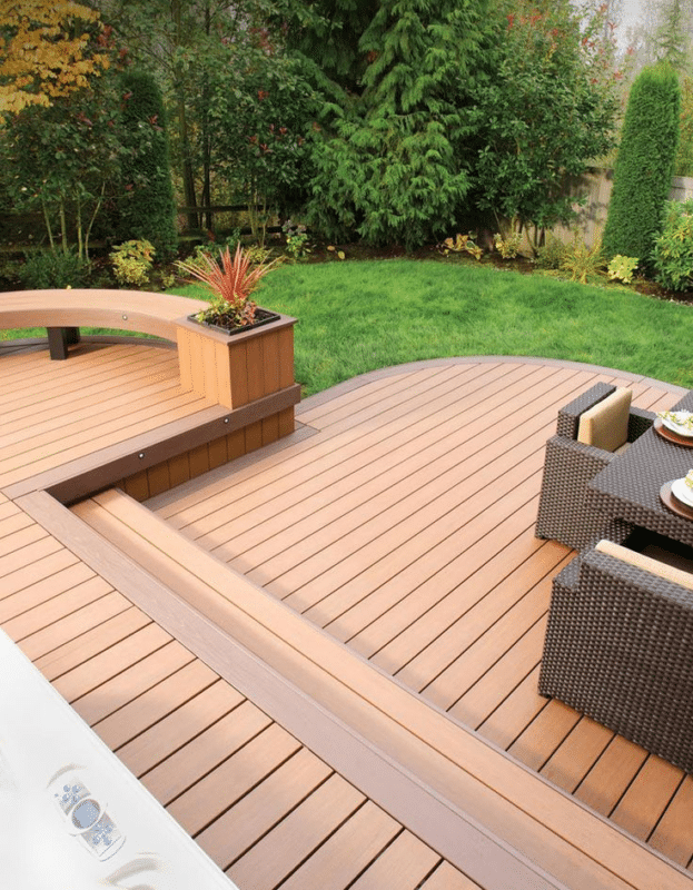 Flowing curved composite decking design, adding organic shapes and softening space edges