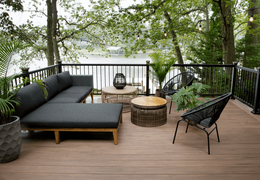 Simple single-width composite decking design