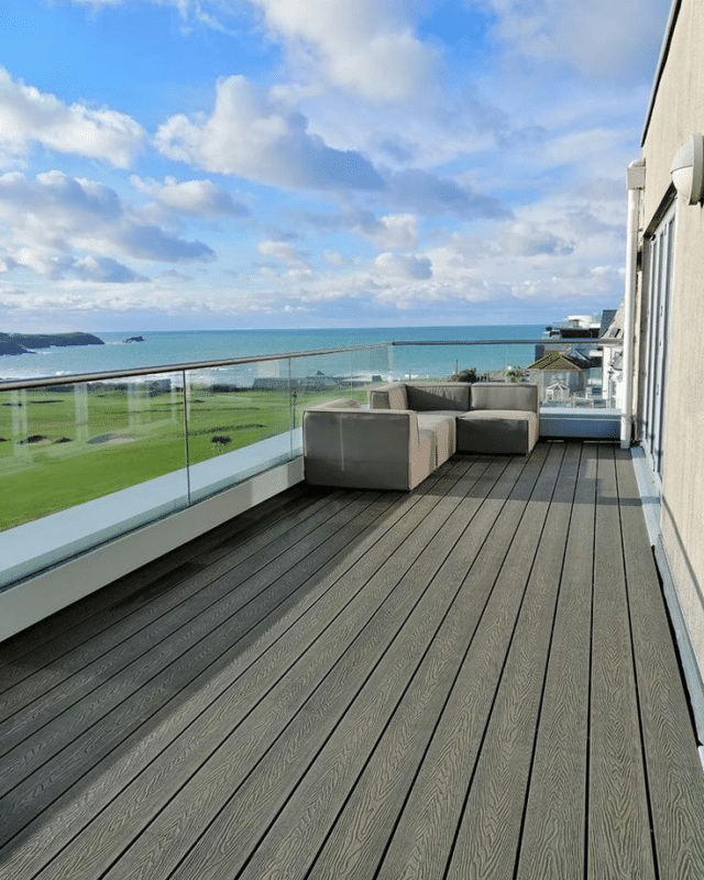 Glass deck railing