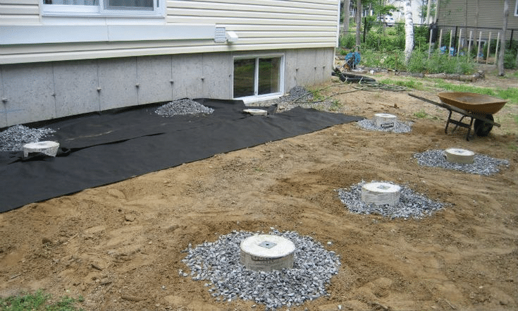 Correct foundation spacing and number for a deck