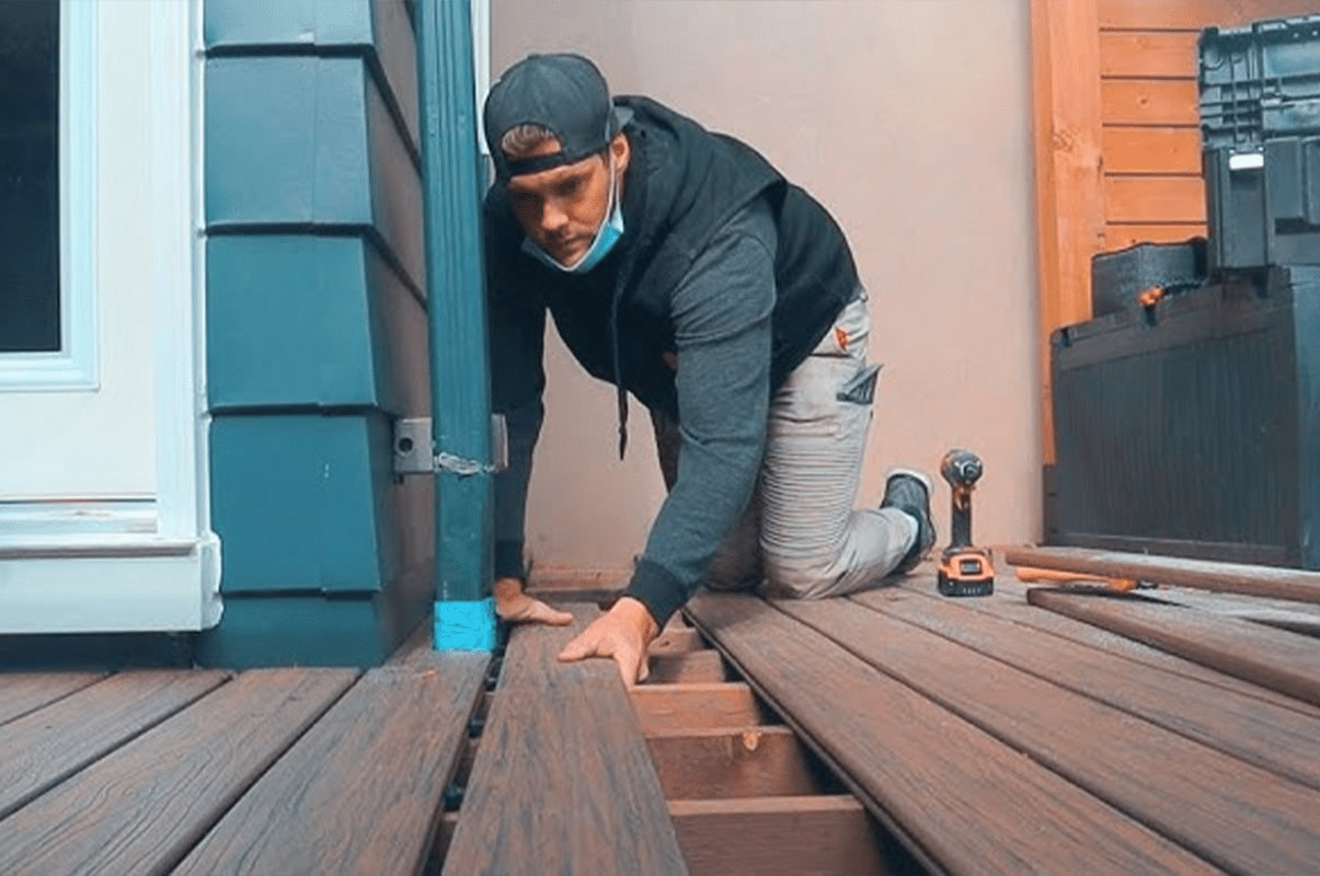 Fasten the WPC deck with screws